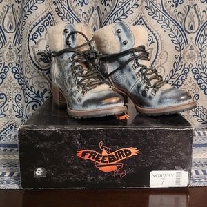 Freebird  NORWAY Women's Lace-Up Boots in Distressed Gray